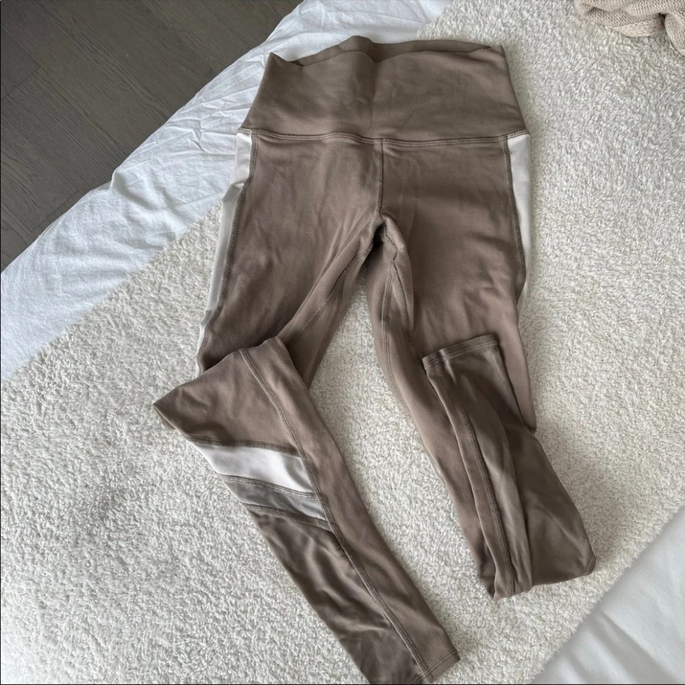 Alo Yoga | Tan Leggings, size Small